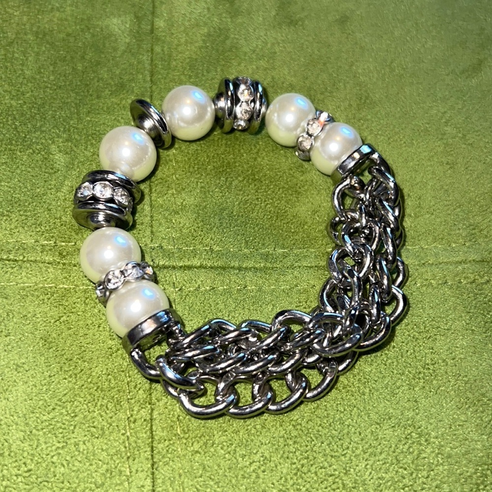 Premier Designs Pearl and Chain bracelet - Picture 2 of 5